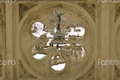 Bethesda Fountain from a hole