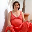 schwangere in rot | pregnant in red