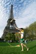 artist at eiffel tower