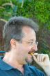 eating cashew