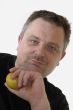 Mann with a apple