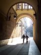 two enamoured in a Barcelonian arch