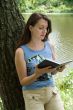 girl reads the book