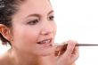 Applying lipgloss