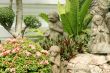 Small statues and decorativ trees