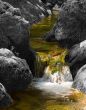 Cascade in colourless stones