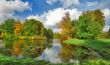 Bright autumn day in the park