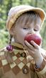 girl eat apple