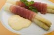 asparagus with parma hams and sauce Hollondaise