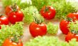 Fresh salad with tomatoes