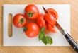 Cutting tomatoes