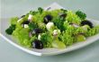 Salad of lettuce with cheese and grapes