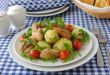 Boiled potatoes with chicken and tomato
