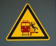 Vorsicht am Bahnsteig - Schild mit Warnung,Care in the platform - sign with warning