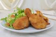 Chicken drumsticks with breadcrumbs with potatoes and salad